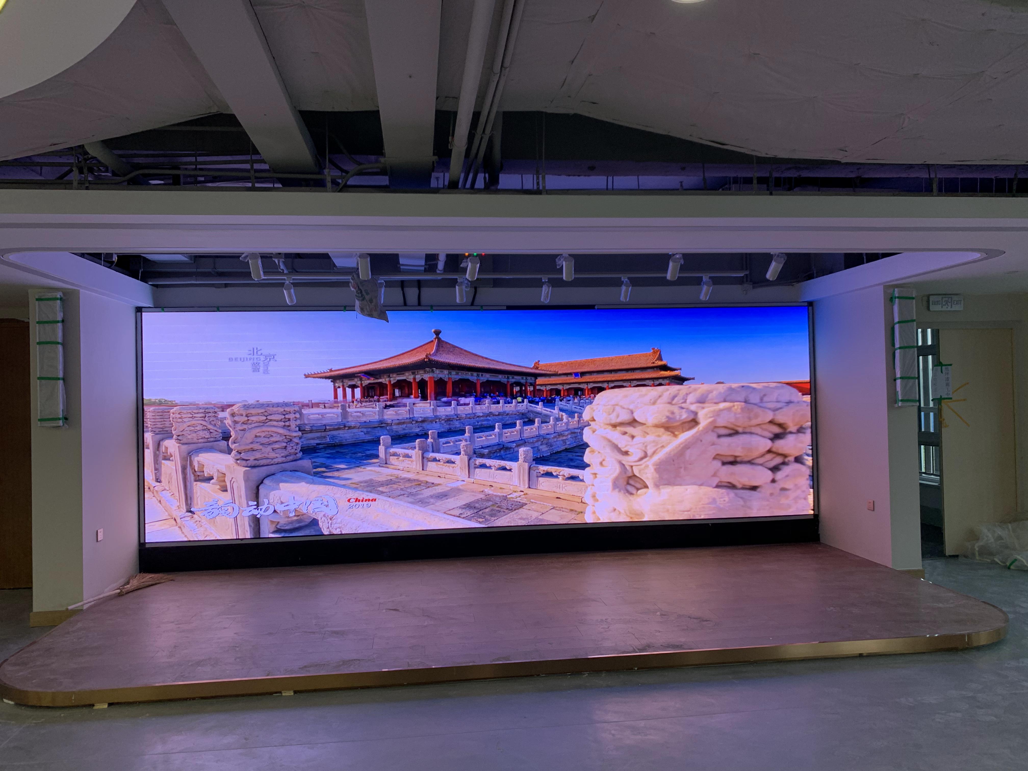 不同類型的LED芯片（如國產(chǎn)、進口）對顯示屏的壽命和穩(wěn)定性有哪些影響？