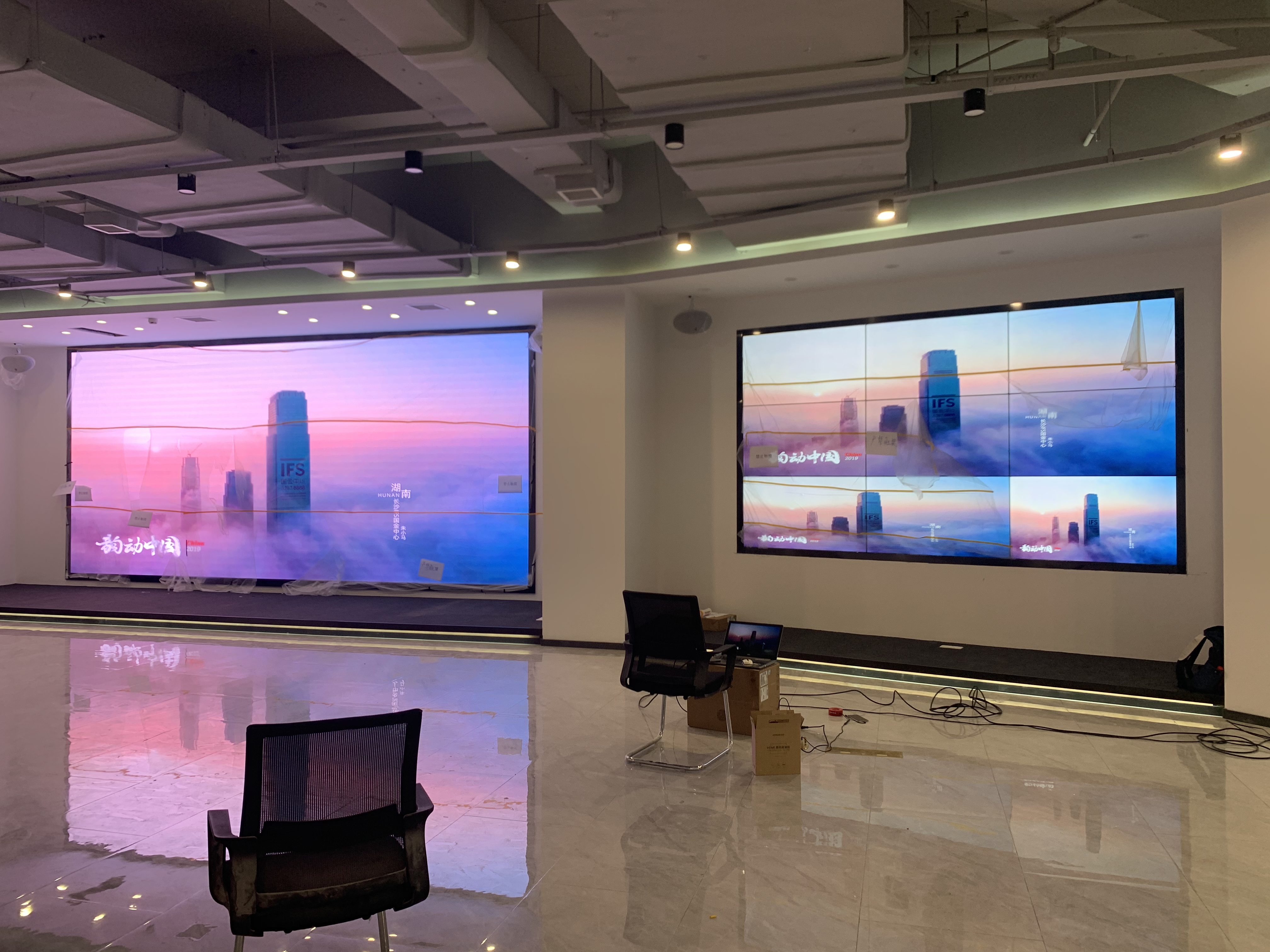 戶外屏的電源系統(tǒng)需要具備哪些防護措施，才能防止雷擊和漏電風險？