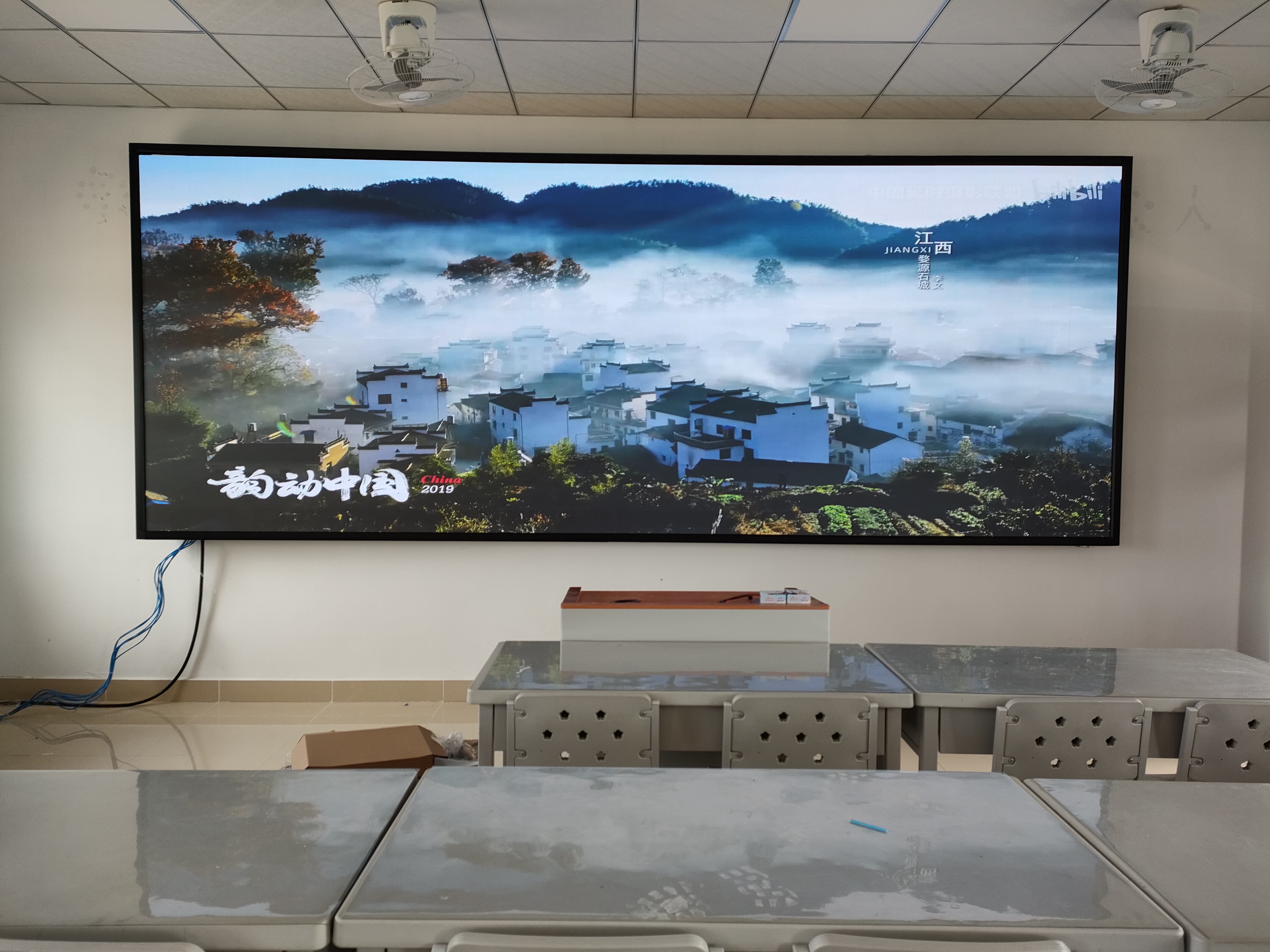 安裝戶外LED大屏時，怎樣設(shè)計結(jié)構(gòu)才能既保證穩(wěn)定性又降低風阻？